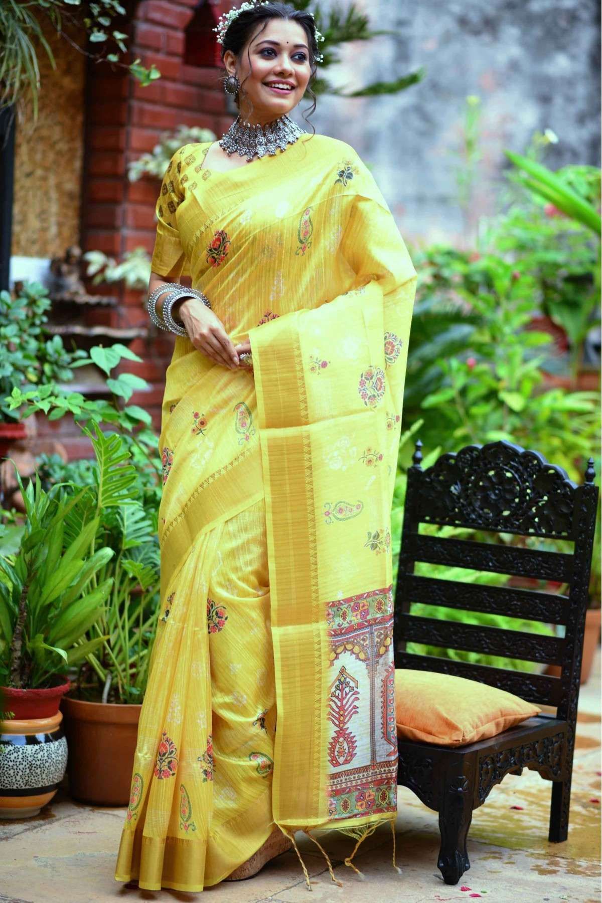 Yellow Color Party Wear Heavy Banarasi Silk Saree With Double Blouse –  fashionnaari