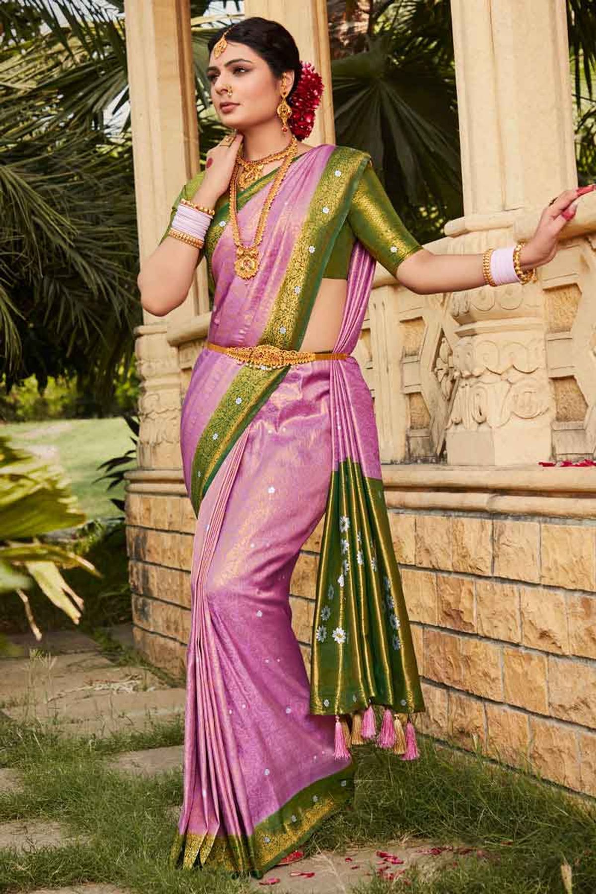 Jacquard Woven Silk Saree With Blouse SR01353049