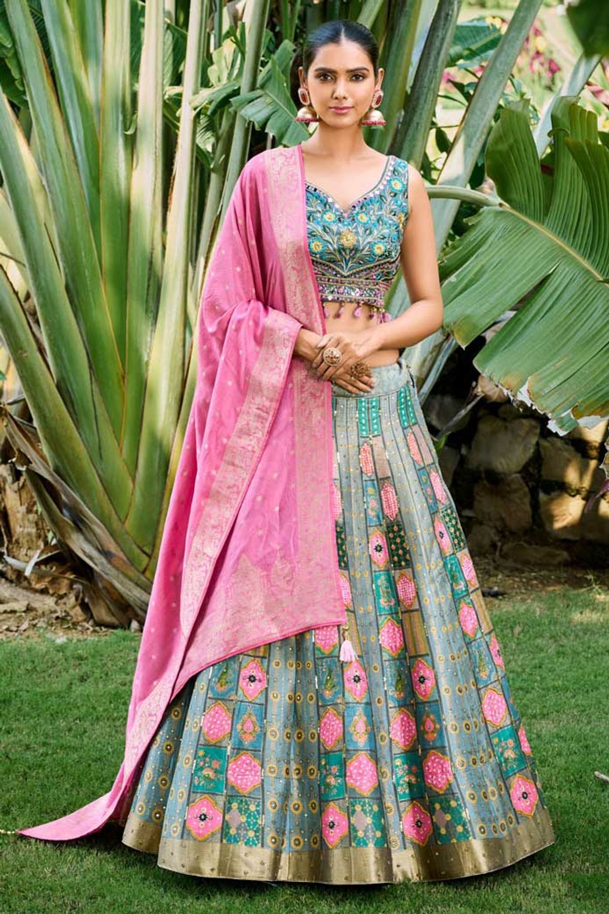 Lehengas Online- Buy Latest Designer Lehenga Online | Ninecolours