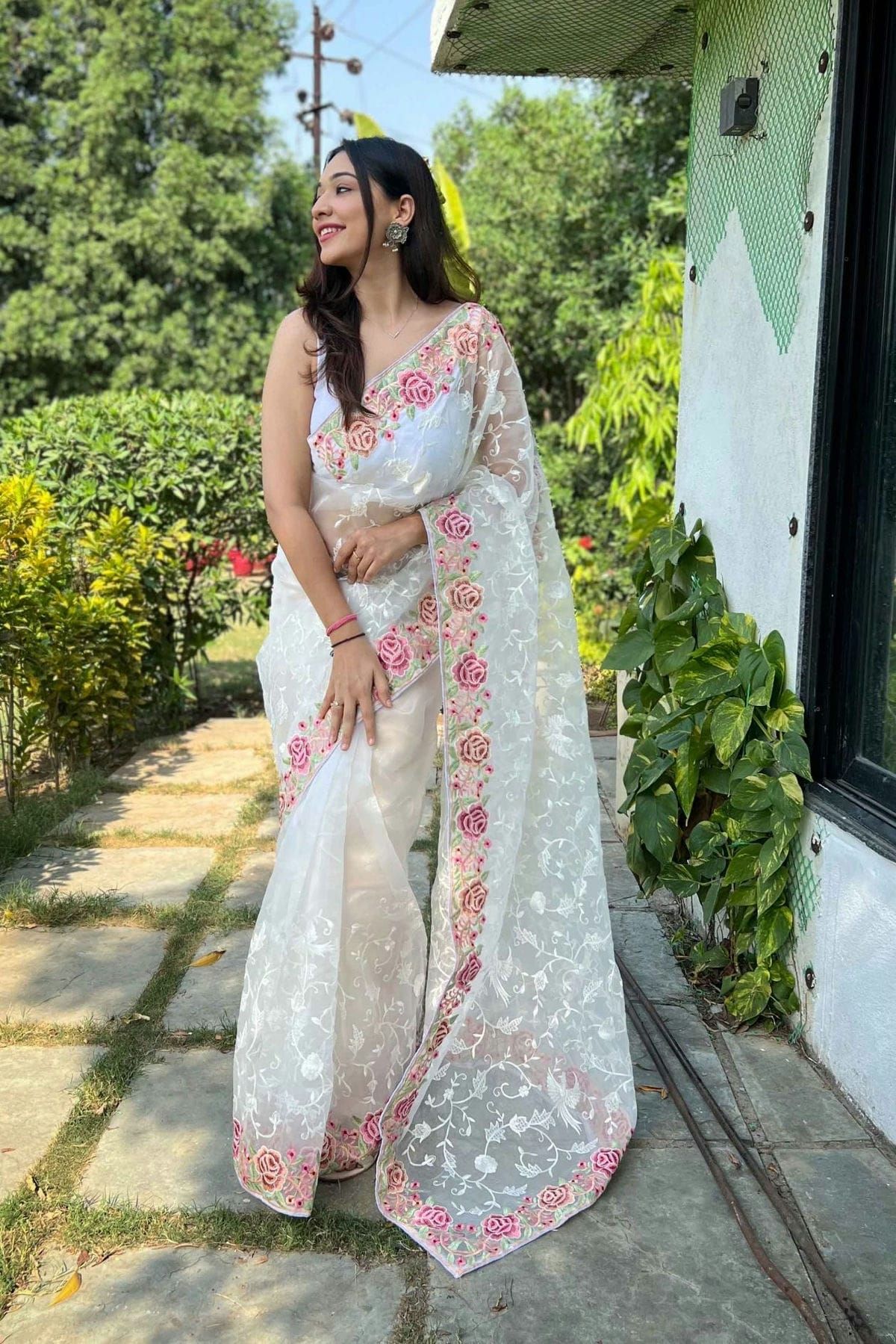 Buy Pink Saree Organza Embroidered Cutdana V Neck Sparrow Scalloped For  Women by SUMMER BY PRIYANKA GUPTA Online at Aza Fashions.