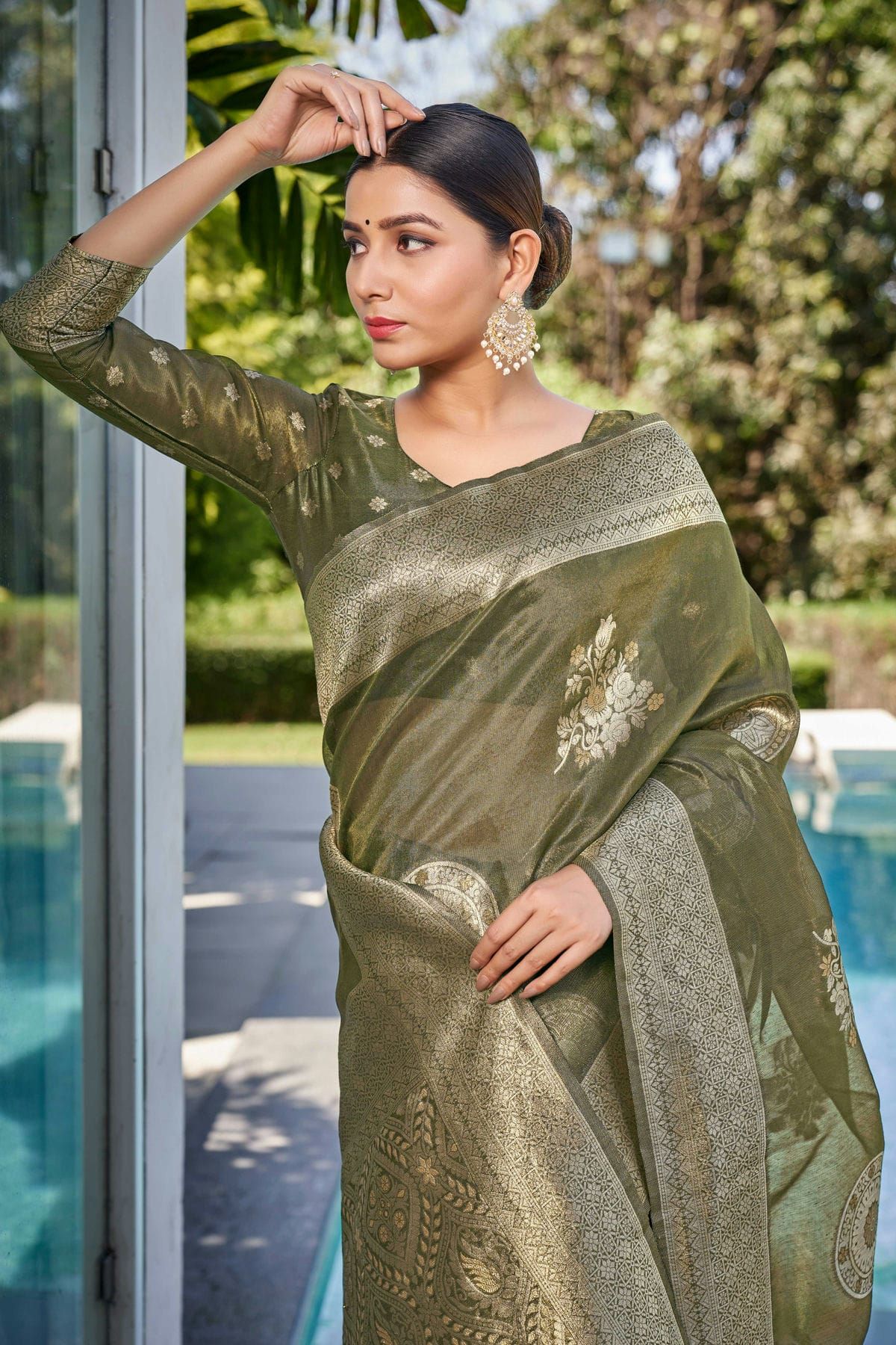 Monjolika Fashion Women's Simar Silk Zari Woven Saree Unstiiched Blouse  Piece(MNJ-6800_ Color) (Light Green) : Amazon.in: Fashion