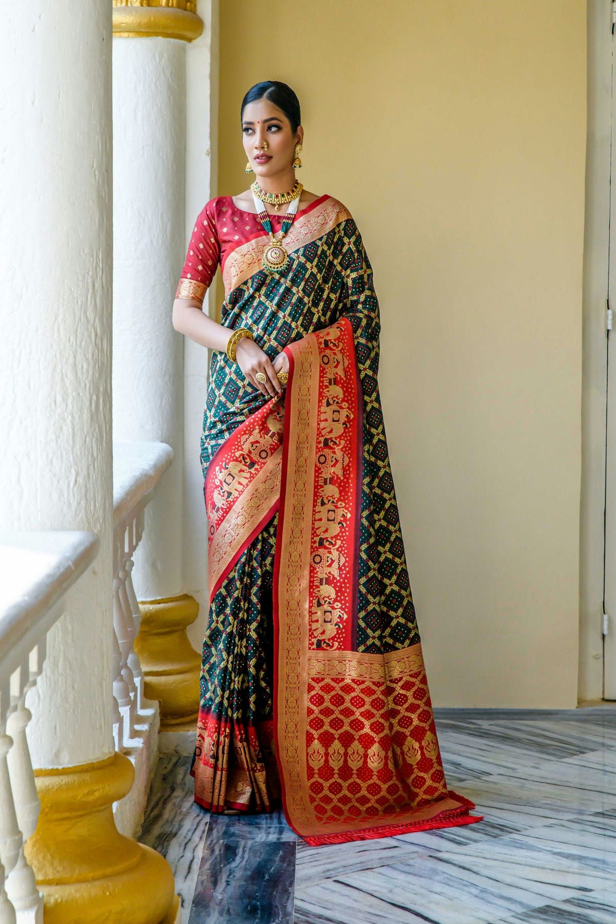 Floral Woven Pure Banarasi Silk Saree in Red – Jotey