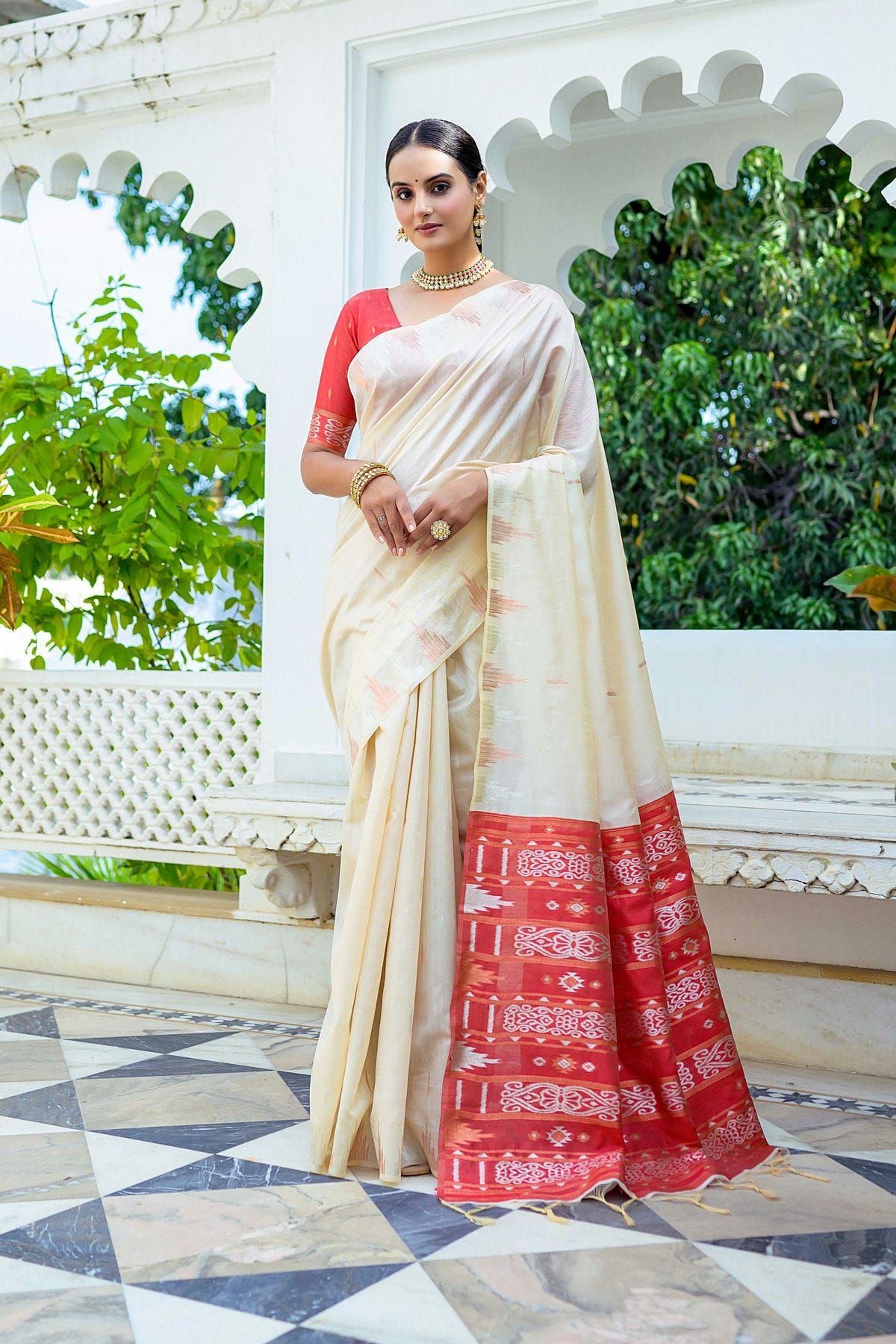 Women's Red Woven Organza Silk Saree with Tassels - Vishnu Weaves | South  silk sarees, Organza silk saree, Raw silk saree