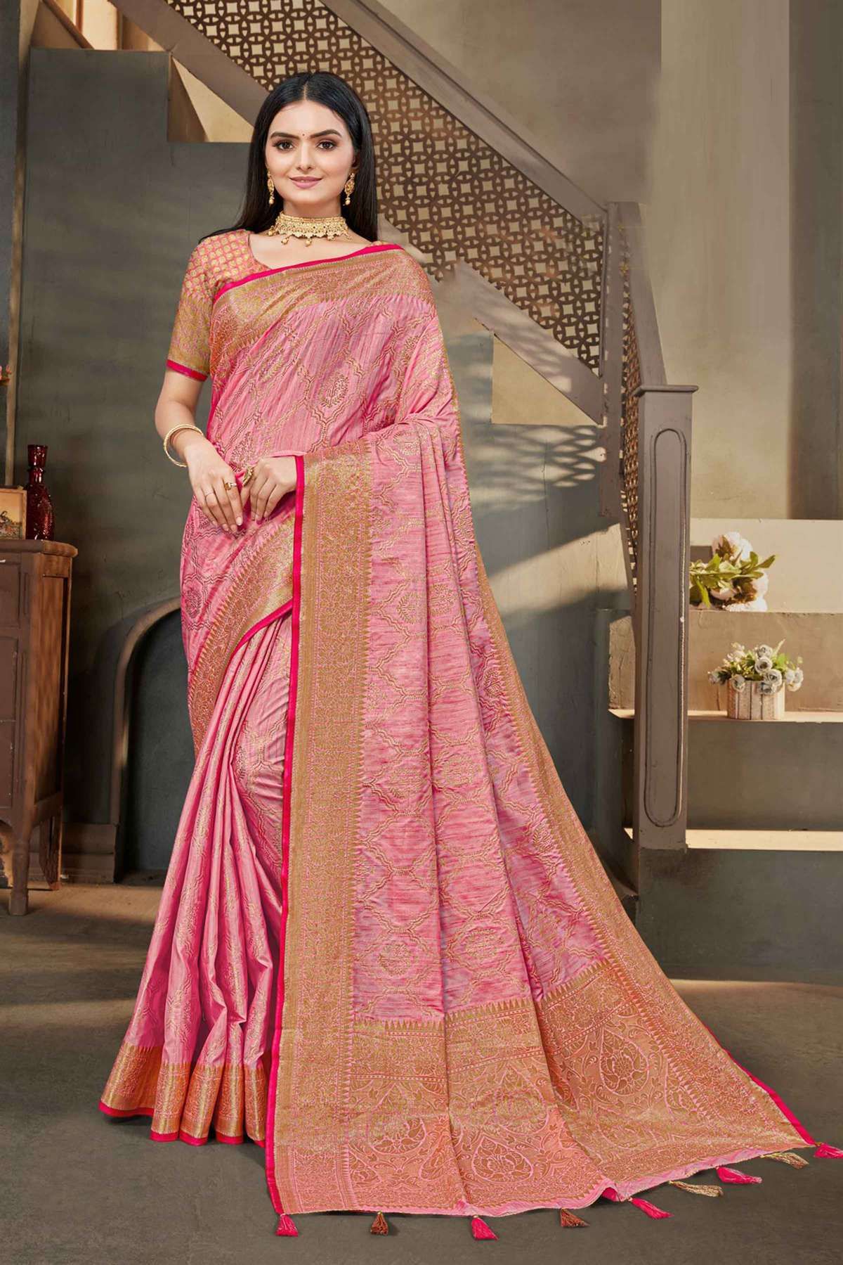 Buy Onion Pink Printed Semi Crepe Saree - Koskii