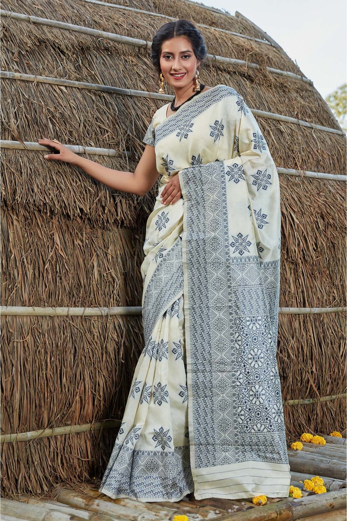 White Banarasi Silk Saree at Rs 2095 in Surat | ID: 18268561588