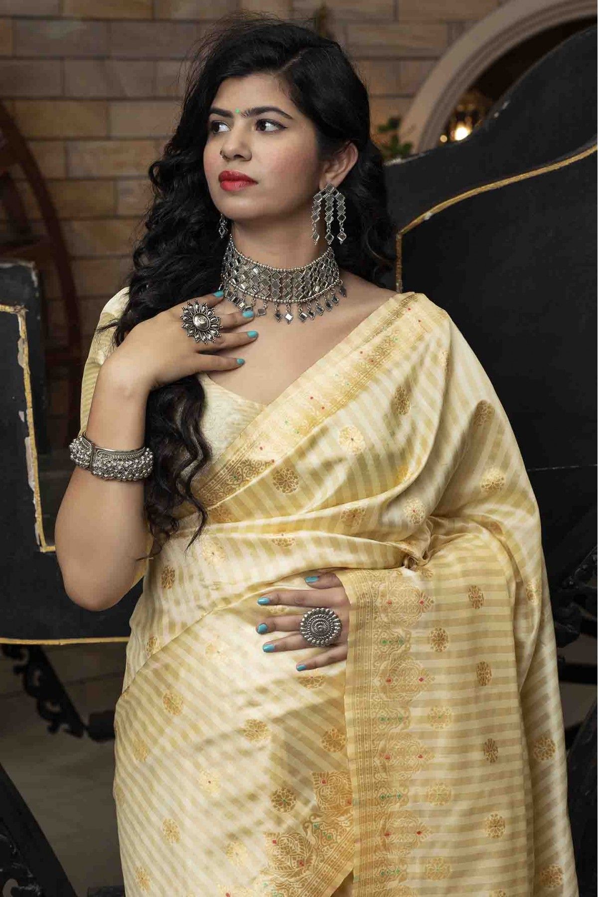 Mohini – The Handloom Cotton Silk White Golden Saree - Indic Brands