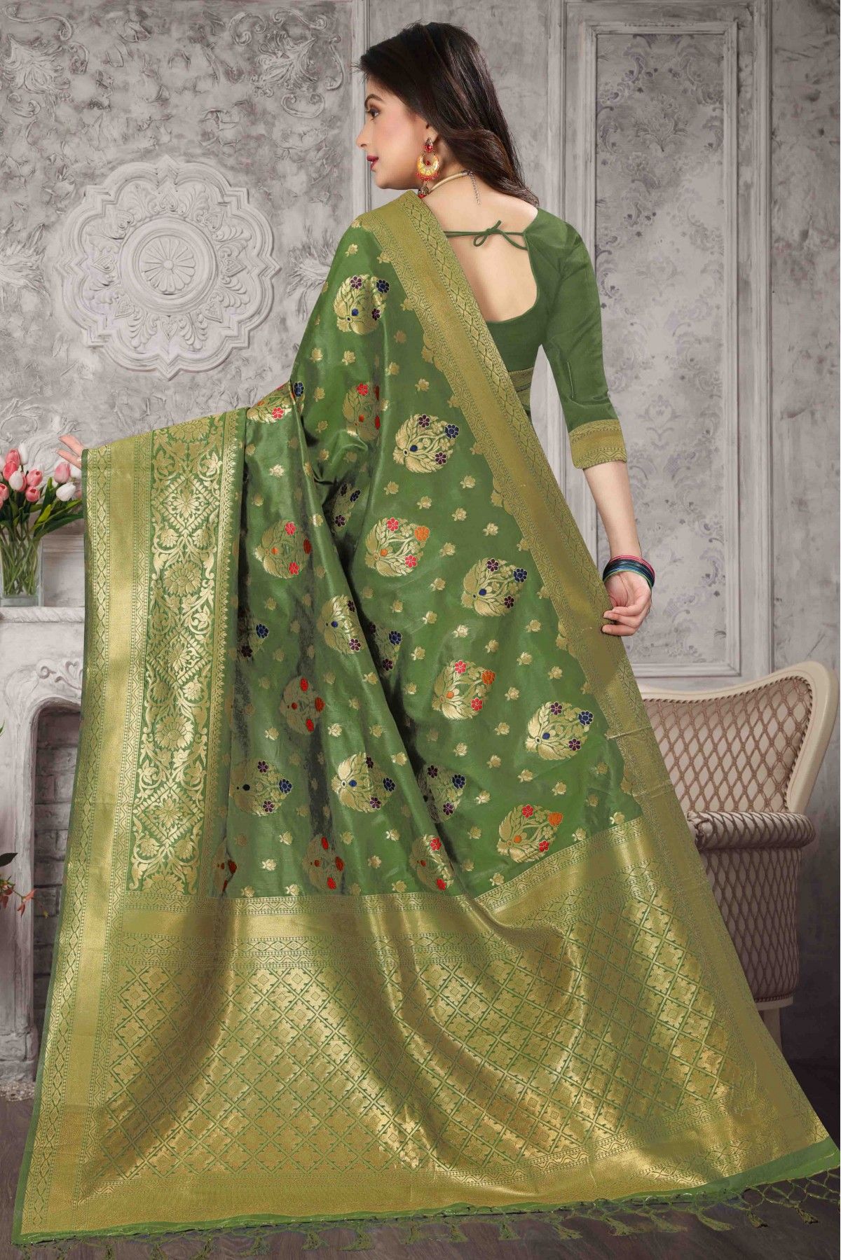 Which blouse color suits a bottle green saree? - Quora