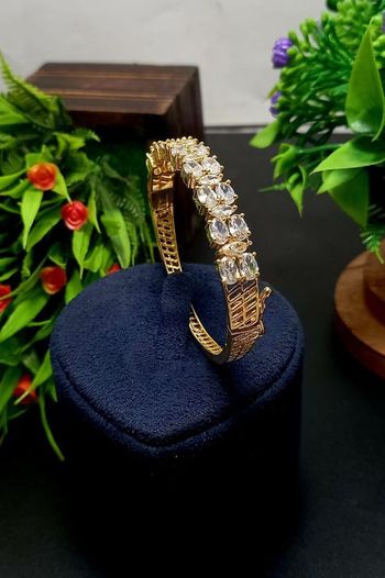 Brass Gold Plated Bracelets BR05790138