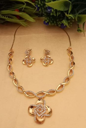 Brass Gold Plated Necklace Set NS05790082