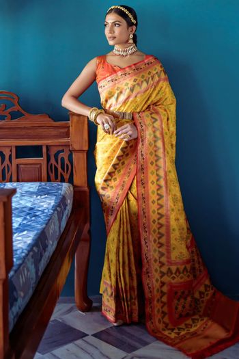 Banarasi Soft Silk Meenakari Woven Patola Saree SR05800472