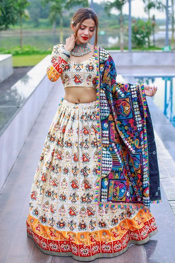 Lehengas Online- Buy Latest Designer Lehenga Online