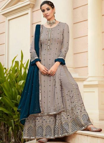 2024 मे ये सूट बहुत ही ट्रेंड मे रहेंगे |Heavy party wear suit  designs|#Trendy suit designs|#party | Party wear, Suit designs, Punjabi  suits