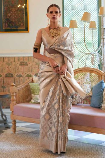 Jacquard Woven Silk Saree With Blouse Sr01352420