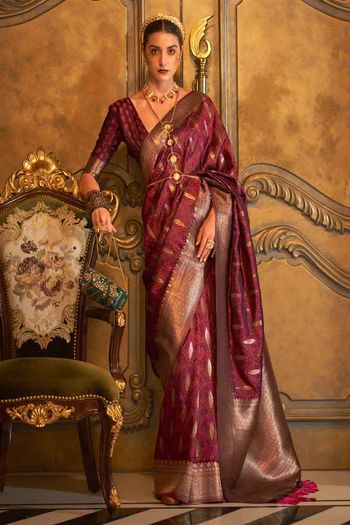 Jacquard Woven Silk Saree With Blouse Sr01352321