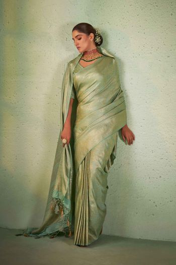 Kanjivaram Silk Zari Weaving Saree With Un-Stitched Blouse Sr03160971