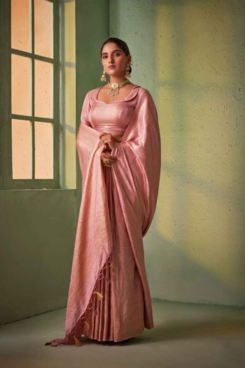 Kanjivaram Silk Zari Weaving Saree With Un-Stitched Blouse Sr03160973