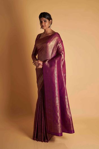Buy Swtantra Dual Shade Wine Shimmer Chiffon Saree online