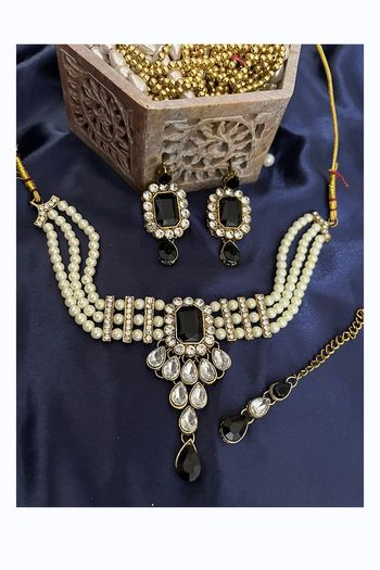 Black Stone & MOTI Necklace Set NS05646607