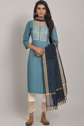 Viscose Embroidery Salwar Kameez SM054112366