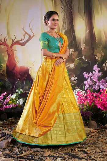 Buy Green Sarees for Women by SHRITHI FASHION FAB Online | Ajio.com