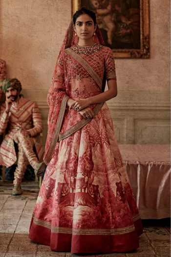 Semi-Stitched Half Sleeves Chennai Silk Wedding Lehenga Choli at Rs 5195 in  Surat