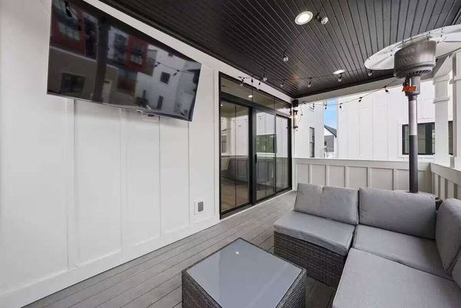Casa Blanca: Luxe Jungle Vibes + Private Terrace with TV + Heater image 3