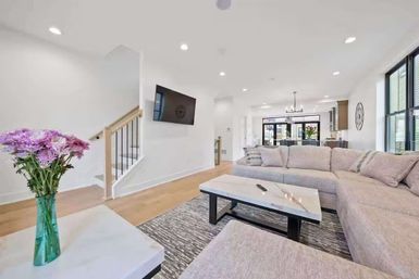 Casa Blanca: Luxe Jungle Vibes + Private Terrace with TV + Heater image 12