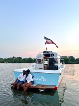 A Slice of the River Life: Cruise DC on American Pie image 2