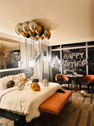 Balloon Me Las Vegas: Hotel Balloon Decor image 4