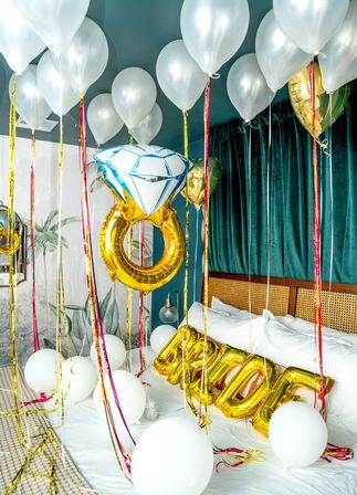 Beautiful Airbnb Decor with Backdrops, Balloon Garlands & Bride Room image 6