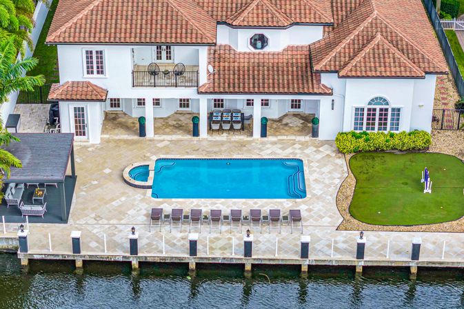 Coral Key: 8-BR Canal-Front Retreat with Pool & Entertainment Spaces for Groups image 8