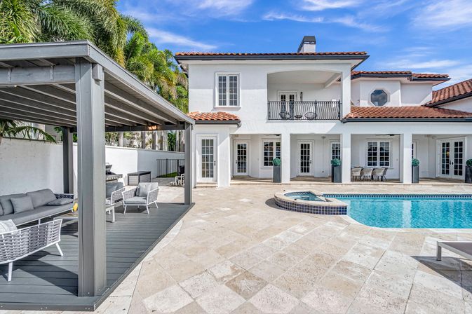 Coral Key: 8-BR Canal-Front Retreat with Pool & Entertainment Spaces for Groups image 18