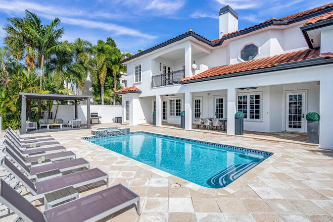 Coral Key: 8-BR Canal-Front Retreat with Pool & Entertainment Spaces for Groups image 14