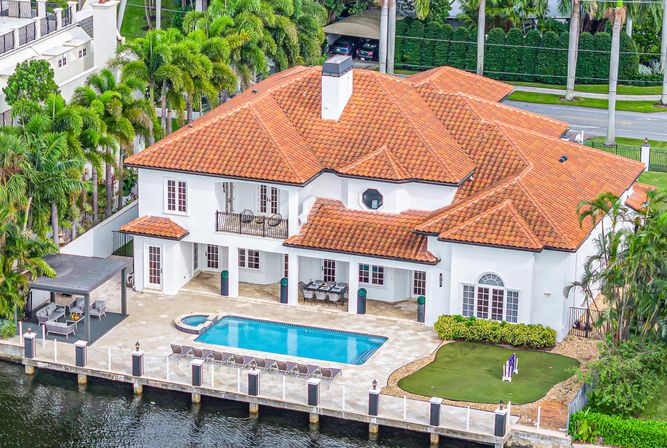 Coral Key: 8-BR Canal-Front Retreat with Pool & Entertainment Spaces for Groups image 7