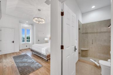 Coral Key: 8-BR Canal-Front Retreat with Pool & Entertainment Spaces for Groups image 78