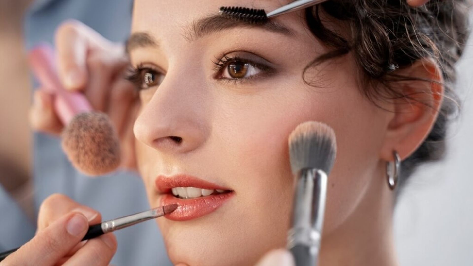 Makeup, Lashes & Nail Art for the Ultimate Vacay Glow-Up image 1