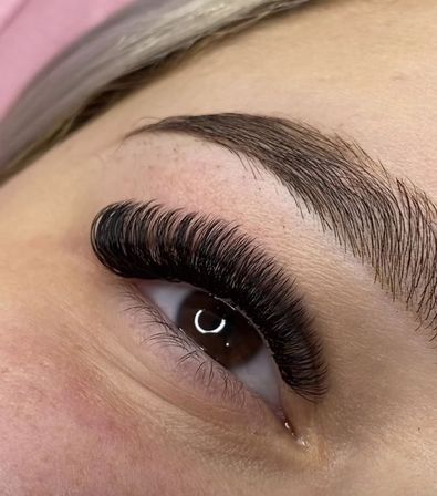 Makeup, Lashes & Nail Art for the Ultimate Vacay Glow-Up image 15