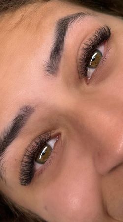 Makeup, Lashes & Nail Art for the Ultimate Vacay Glow-Up image 12