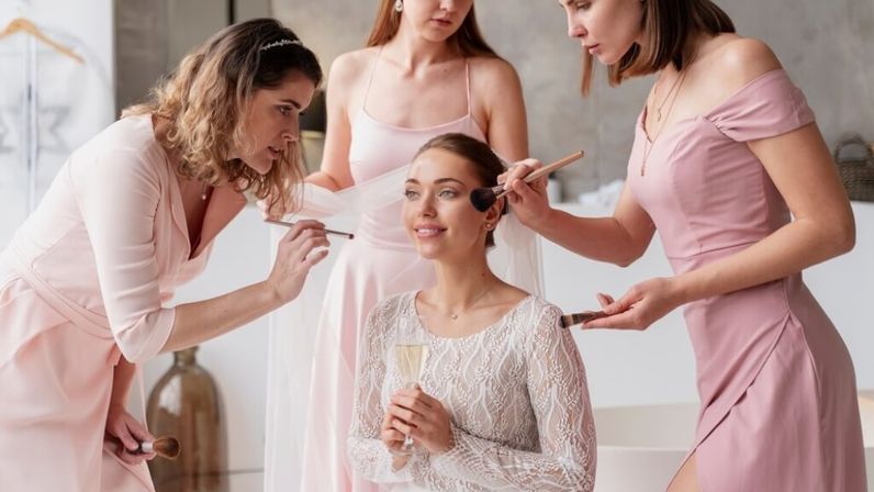 Makeup, Lashes & Nail Art for the Ultimate Vacay Glow-Up image 5