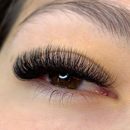 Makeup, Lashes & Nail Art for the Ultimate Vacay Glow-Up image 14