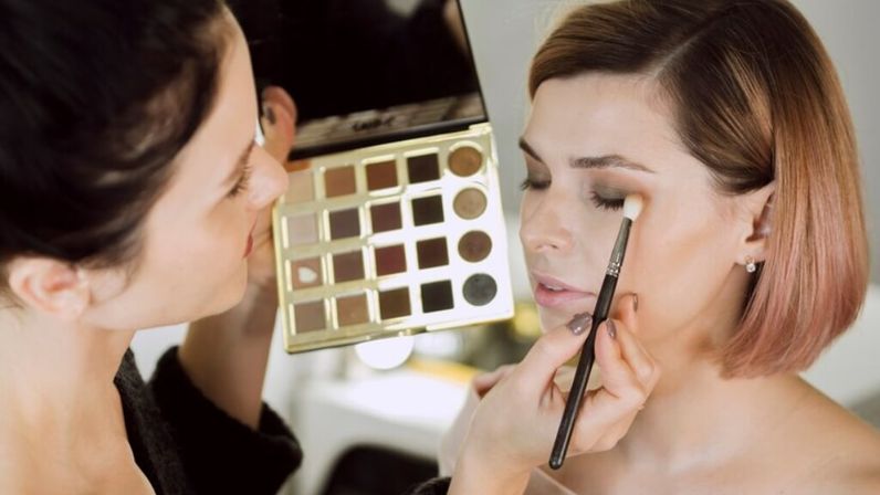 Makeup, Lashes & Nail Art for the Ultimate Vacay Glow-Up image 4