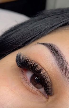 Makeup, Lashes & Nail Art for the Ultimate Vacay Glow-Up image 13