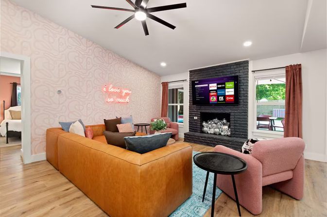 Cowgirl Casa: Pool, Pickleball & Western Barbie Vibes Near Downtown image 18