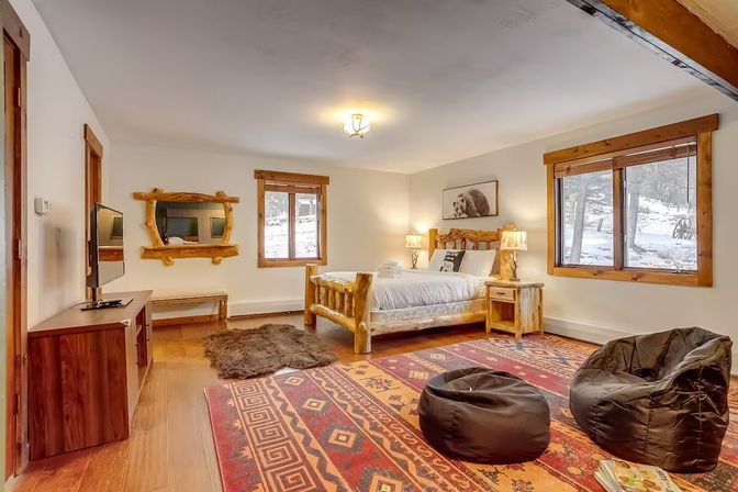 Skyline Retreat: 5BR with Mountain Views, Hot Tub + Fire Pit image 20