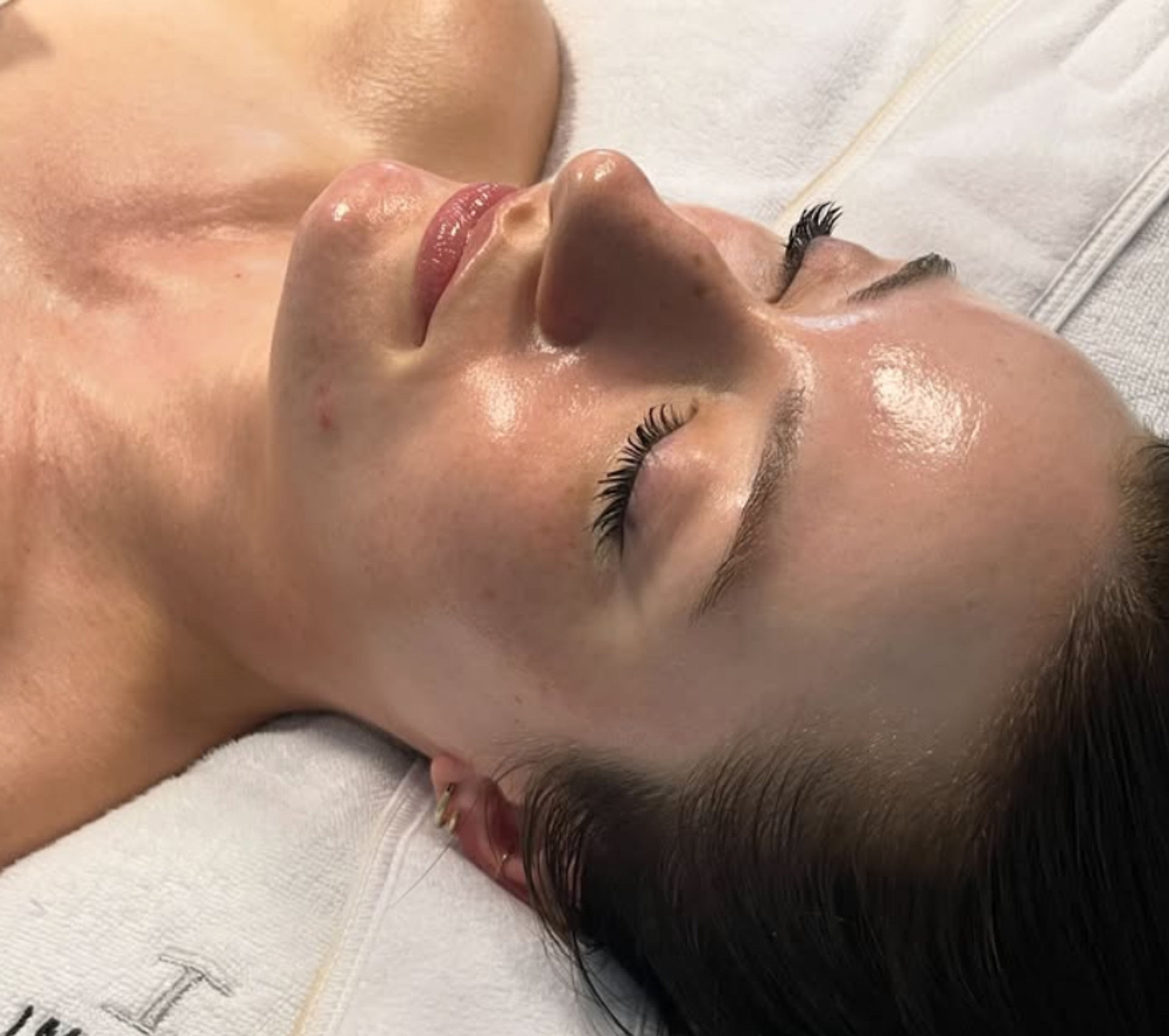 Luxury Glow Facial for Groups: Mobile Service image 1