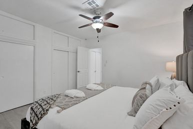 Wander Fort Lauderdale: 7-Bedroom Waterfront Retreat with Pool & Boat Dock image 15