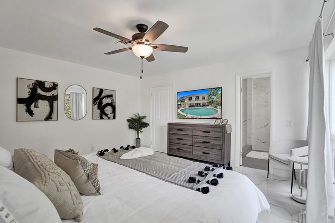 Wander Fort Lauderdale: 7-Bedroom Waterfront Retreat with Pool & Boat Dock image 30