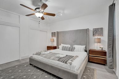 Wander Fort Lauderdale: 7-Bedroom Waterfront Retreat with Pool & Boat Dock image 9