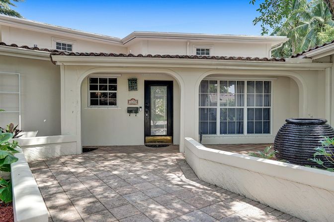 Wander Fort Lauderdale: 7-Bedroom Waterfront Retreat with Pool & Boat Dock image 99