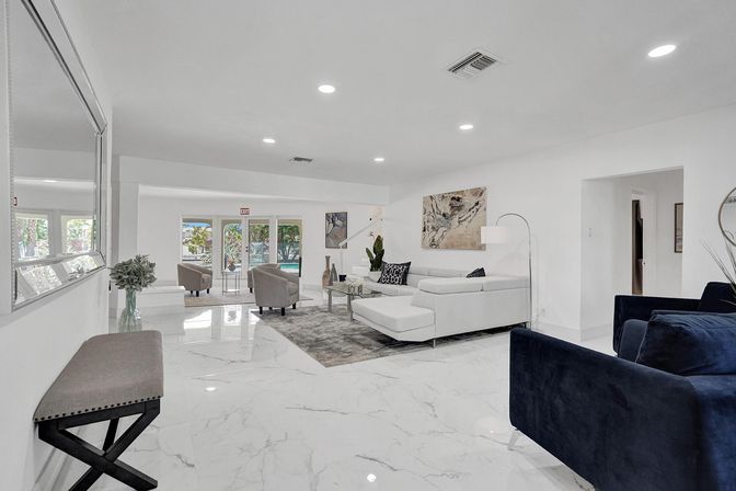 Wander Fort Lauderdale: 7-Bedroom Waterfront Retreat with Pool & Boat Dock image 17